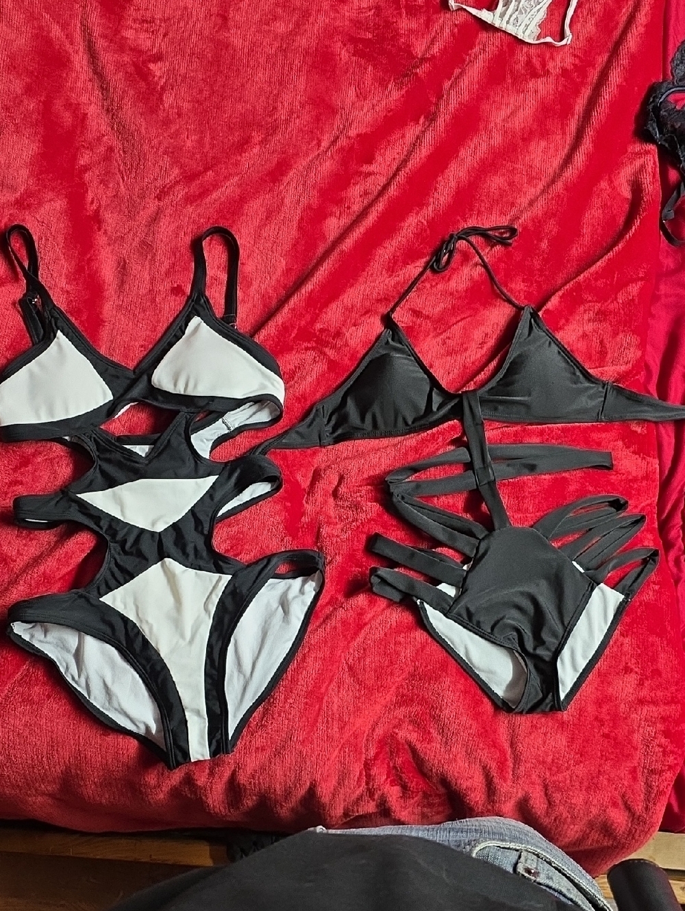 Black & White Strappy Women's Swimwear Set - Stylish Cutout One-Piece.